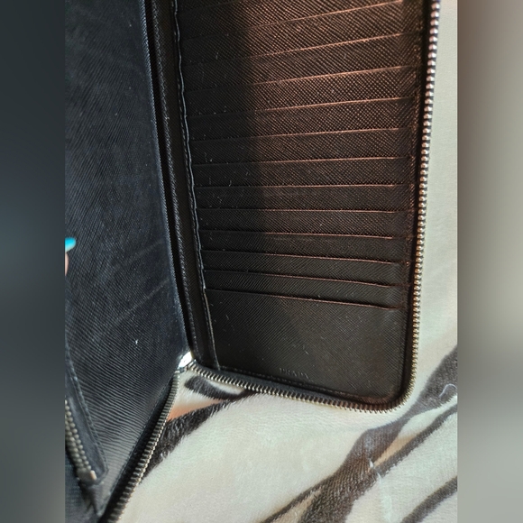 💯 Authentic Prada Saffiano Leather Document Holder/Wallet - Picture 7 of 16